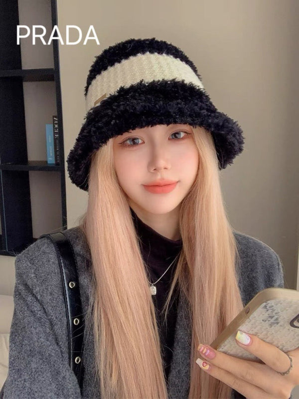 PRA 25 PLUSH KNITTED HAT BLACK AND WHITE 824816