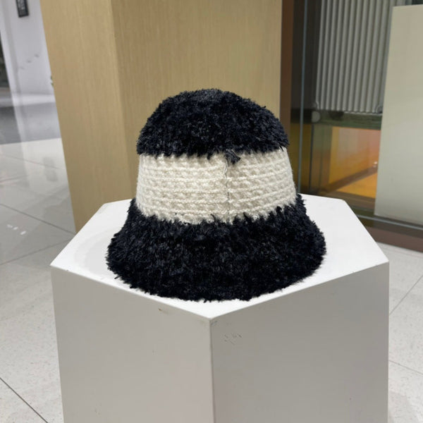PRA 25 PLUSH KNITTED HAT BLACK AND WHITE 824816