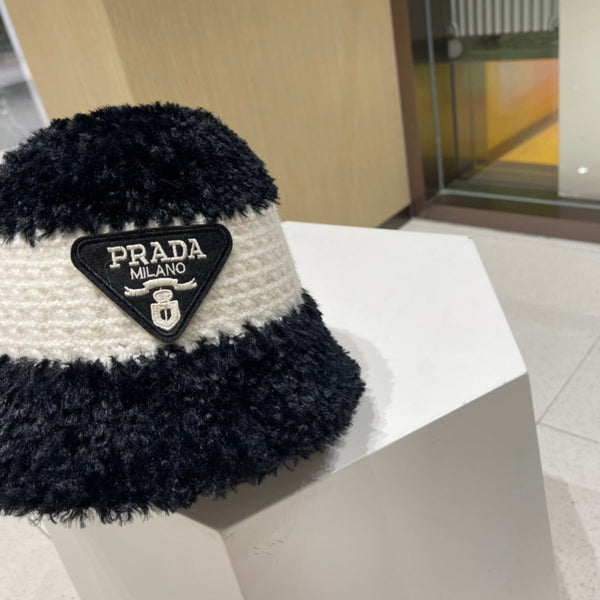 PRA 25 PLUSH KNITTED HAT BLACK AND WHITE 824816