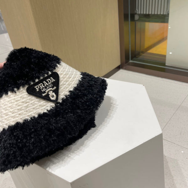 PRA 25 PLUSH KNITTED HAT BLACK AND WHITE 824816