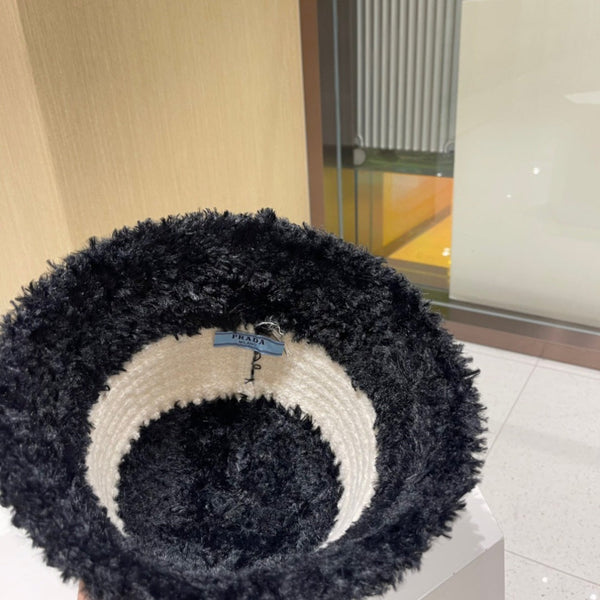 PRA 25 PLUSH KNITTED HAT BLACK AND WHITE 824816