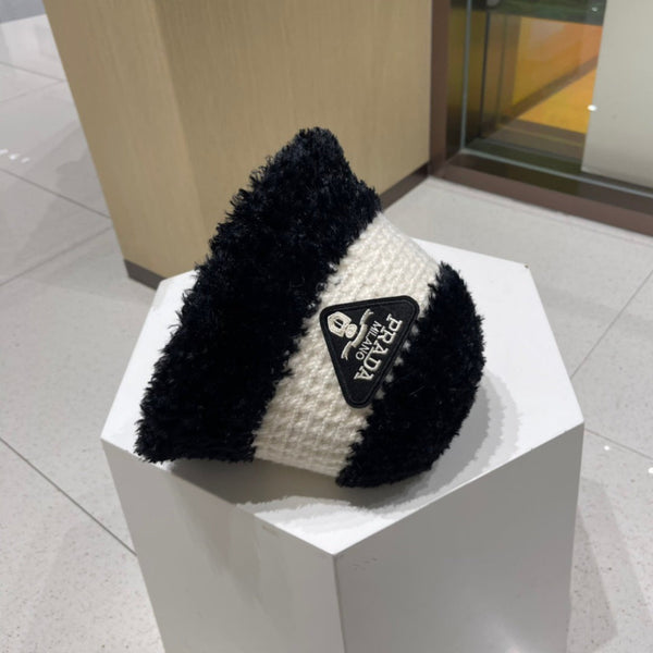 PRA 25 PLUSH KNITTED HAT BLACK AND WHITE 824816
