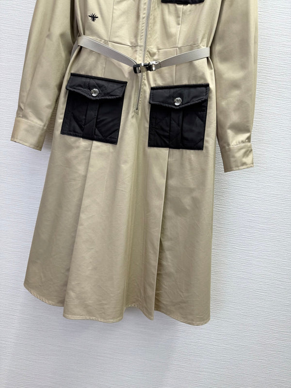 CD 25SS Lapel Middle Zipper Guilted Four Pockets Contrast Color Dress Beige Wool 304161
