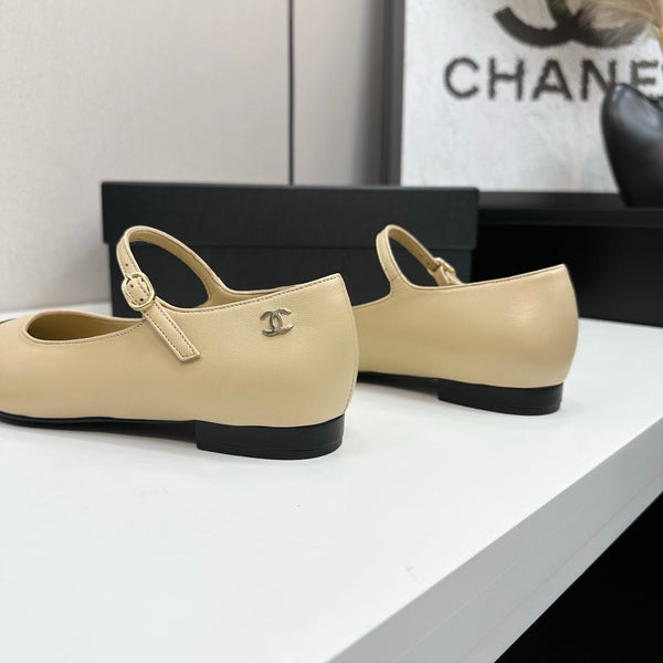 CC 25SS Pointed-Toe Mary Janes Beige Cowhide 490141