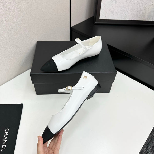 CC 25SS Pointed-Toe Mary Janes White Cowhide 490138