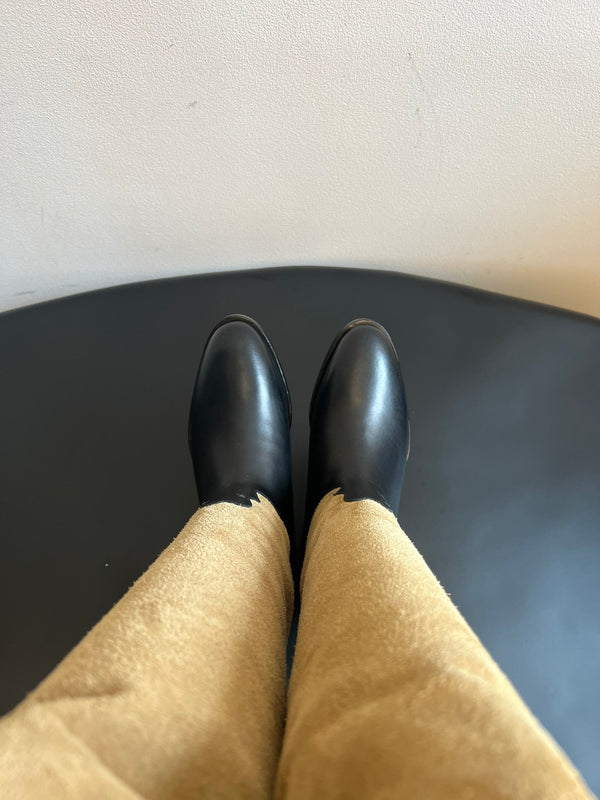 CC 25FW Suede Colorblock Slip-On Cavalier Mid-Large Boots Black and Brown Calfskin 489938