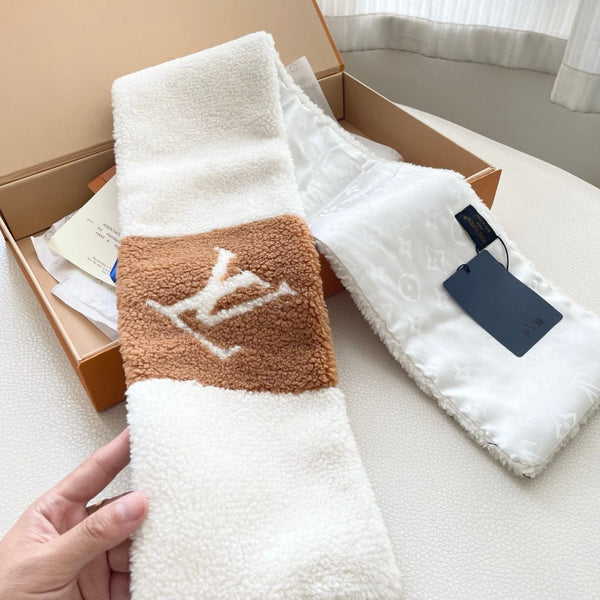 LV Shearling Teddy Scarf 839752
