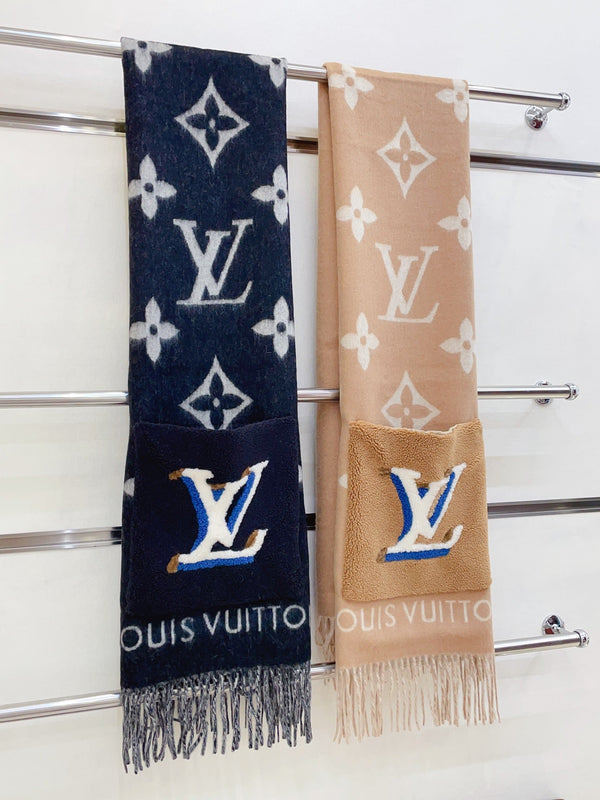 LV Black and White Cashmere with Wool Pockets 839467