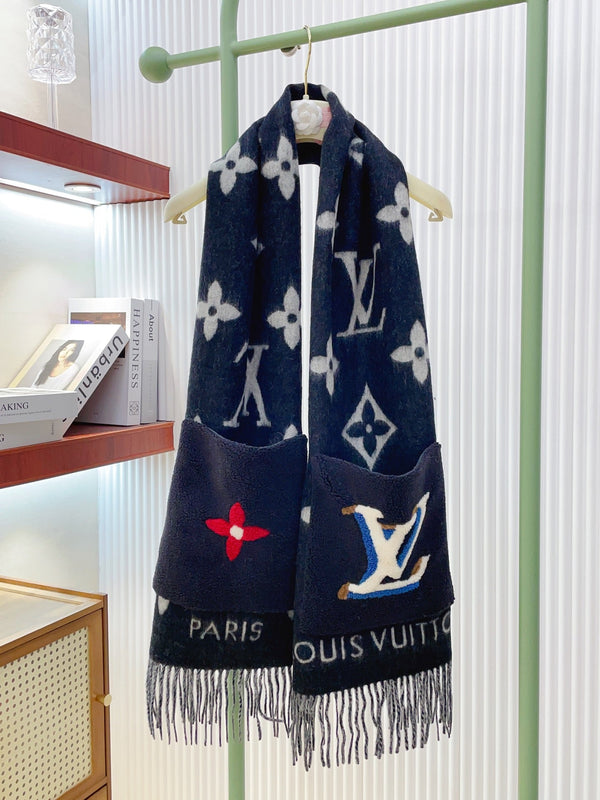 LV Black and White Cashmere with Wool Pockets 839467