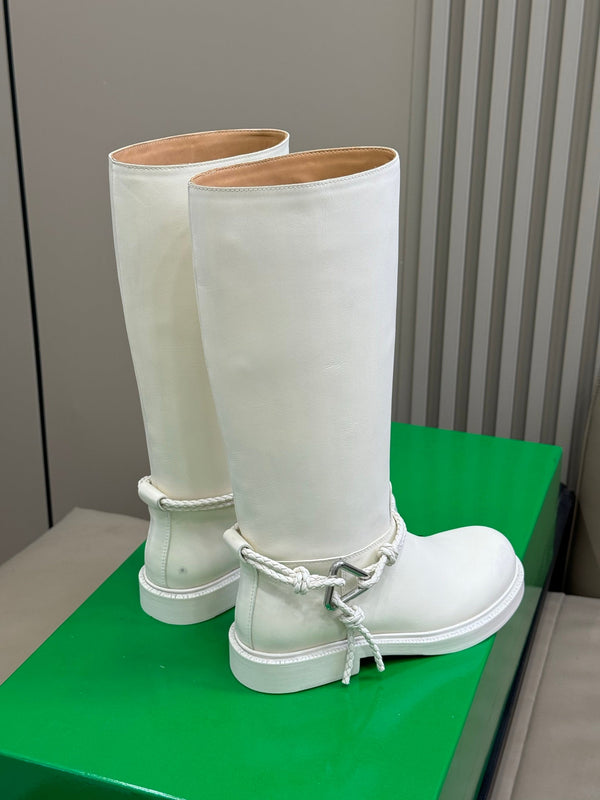 BV 25FW James Boots With Coaxial Detailing And Signature Metal Triangle in White Calfskin