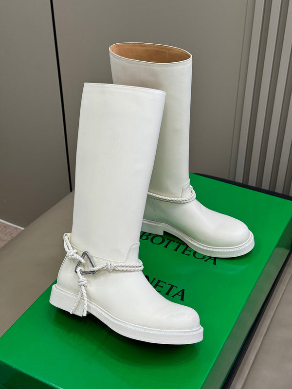 BV 25FW James Boots With Coaxial Detailing And Signature Metal Triangle in White Calfskin
