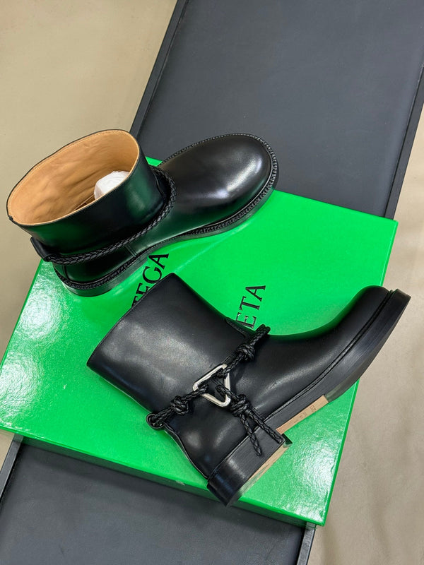 BV 25FW Ankle Boots With Coaxial Detailing And Signature Metal Triangle in Black Calfskin