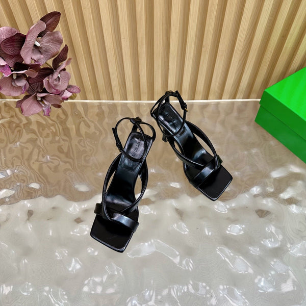 BV 25SS Flat-Soled High-Heeled Ankle Strap Sandals Black Shiny Calfskin