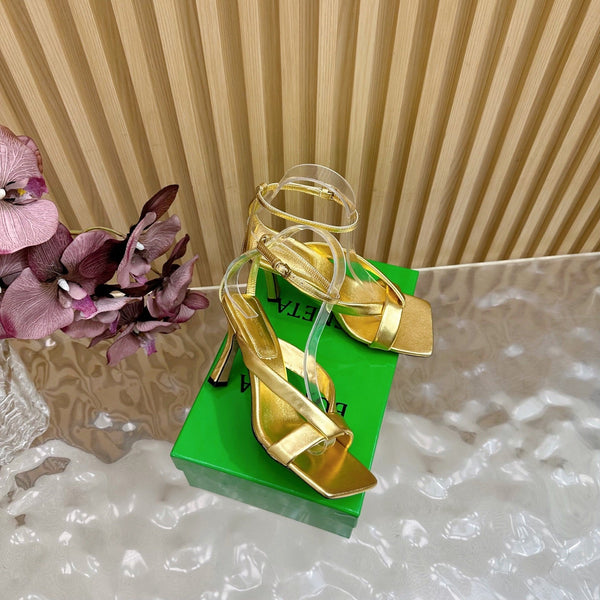 BV 25SS Flat-Soled High-Heeled Ankle Strap Sandals Gold Shiny Calfskin