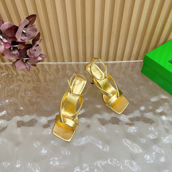 BV 25SS Flat-Soled High-Heeled Ankle Strap Sandals Gold Shiny Calfskin