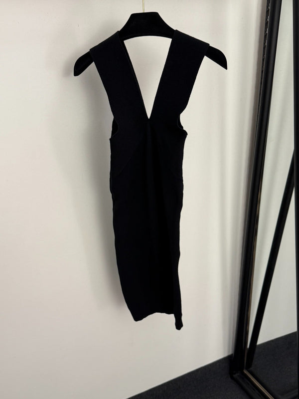 CC Patch Deep V-neck Hip-hugging Knitted Suspender Dress
