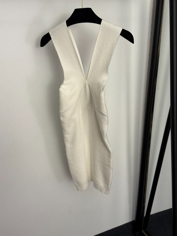 CC Patch Deep V-neck Hip-hugging Knitted Suspender Dress