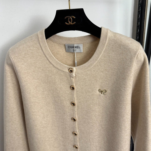 CC Bow Single-Breasted Round Neck Long-Sleeved Knit Cardigan