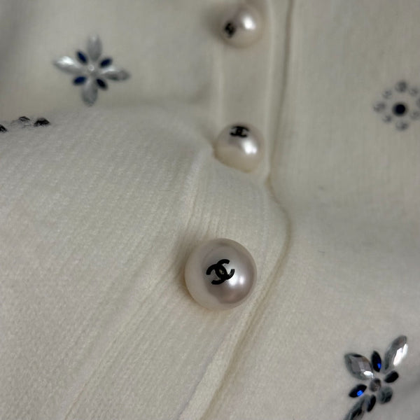 CC Pearl Button Round Neck Long-sleeved Knitted Cardigan