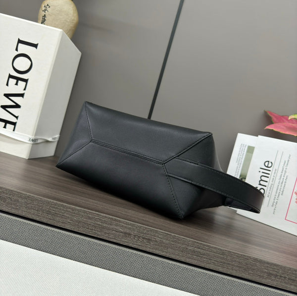 Sac à main Loewe Puzzle Fold 22 cm en cuir de veau brillant noir 274154