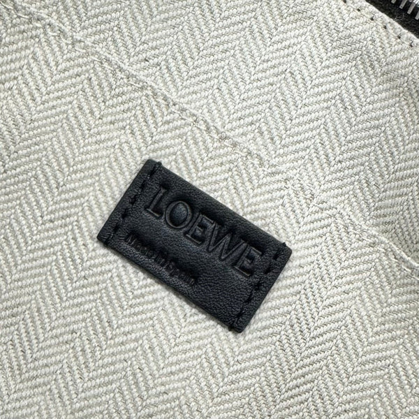 Sac à main Loewe Puzzle Fold 22 cm en cuir de veau brillant noir 274154
