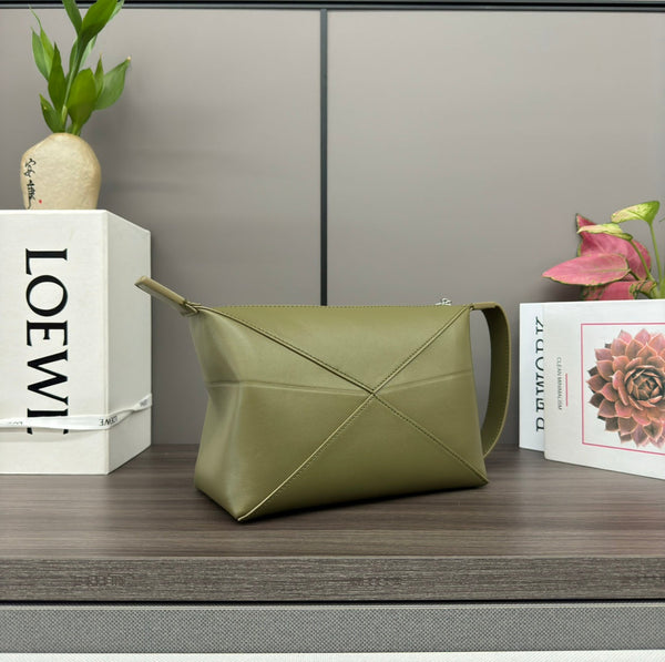 Sac à main Loewe Puzzle Fold 22cm en veau brillant vert olive 274165