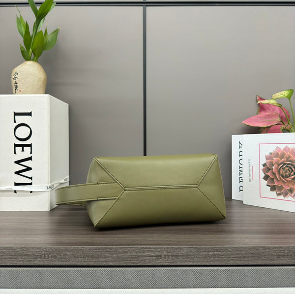 Sac à main Loewe Puzzle Fold 22cm en veau brillant vert olive 274165