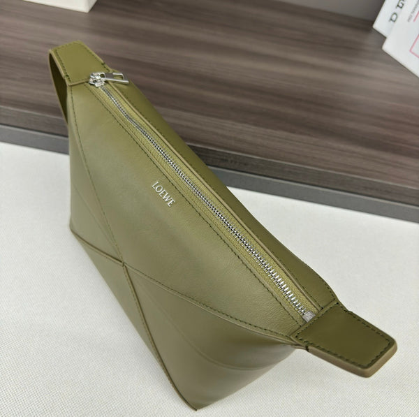 Sac à main Loewe Puzzle Fold 22cm en veau brillant vert olive 274165