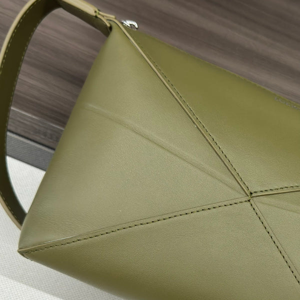 Sac à main Loewe Puzzle Fold 22cm en veau brillant vert olive 274165