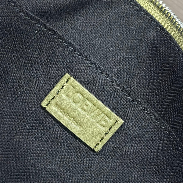 Sac à main Loewe Puzzle Fold 22cm en veau brillant vert olive 274165