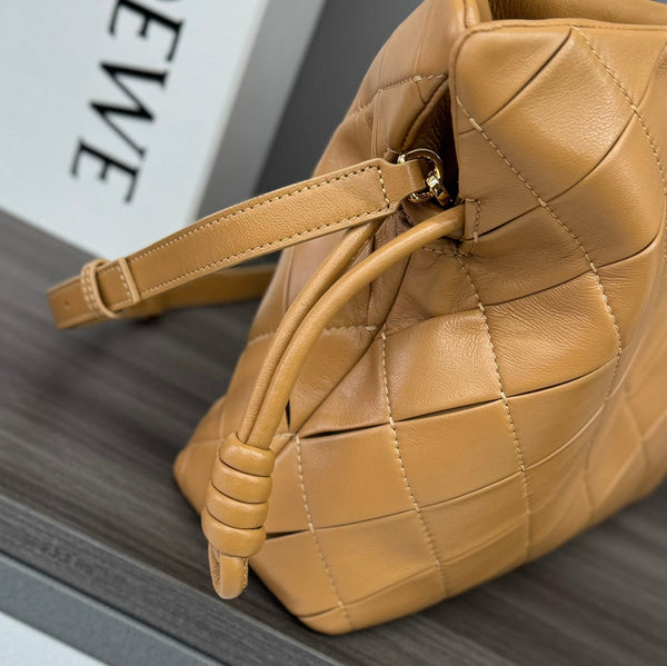 Sac Clutch Loewe Flamenco en Cuir d'Agneau Brillant Marron 274261