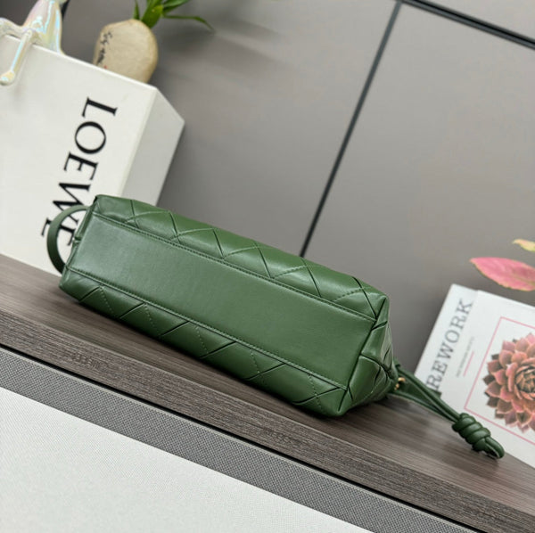 Pochette Loewe Flamenco en agneau brillant vert 274263