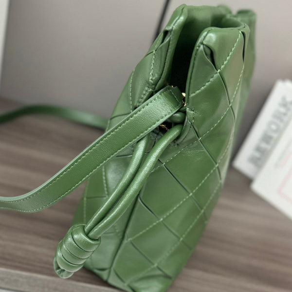 Pochette Loewe Flamenco en agneau brillant vert 274263