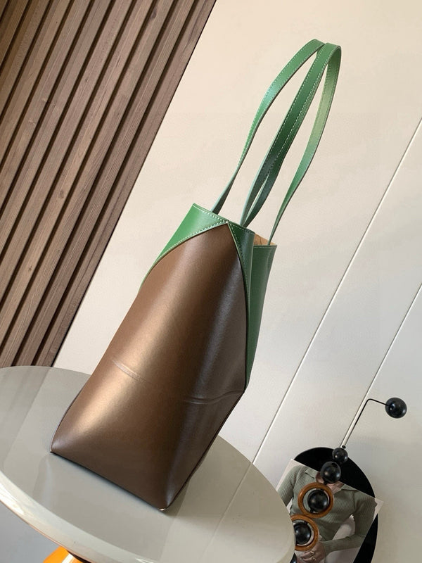 Sac fourre-tout pliable moyen LOE 31 en cuir de vachette brillant vert chasseur ambre 274319