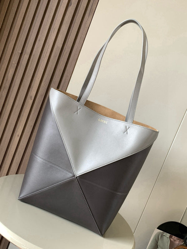 Cabas Pliant LOE 31 de Taille Moyenne en Cuir de Vachette Brillant Gris Asphalte 274317