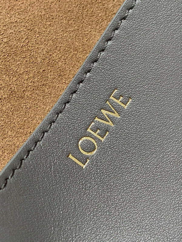 Cabas Pliant LOE 31 de Taille Moyenne en Cuir de Vachette Brillant Gris Asphalte 274317