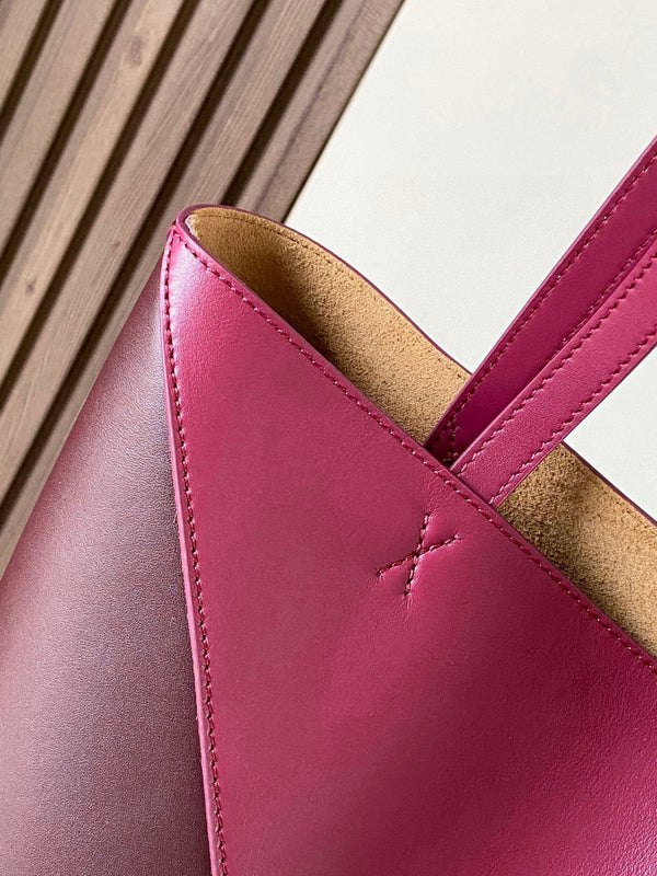Cabas pliant LOE 31 de taille moyenne en cuir de vachette brillant rouge cramoisi 274309