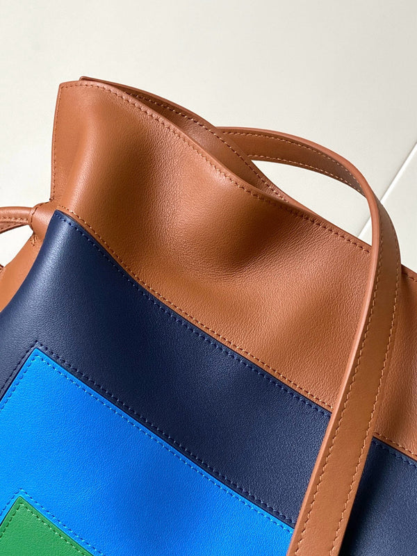 Pochette Loewe Flamenco Medium 30 en cuir nappa caramel et vert vif