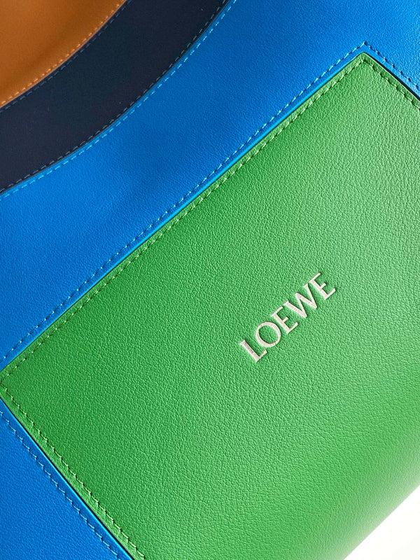 Pochette Loewe Flamenco Medium 30 en cuir nappa caramel et vert vif