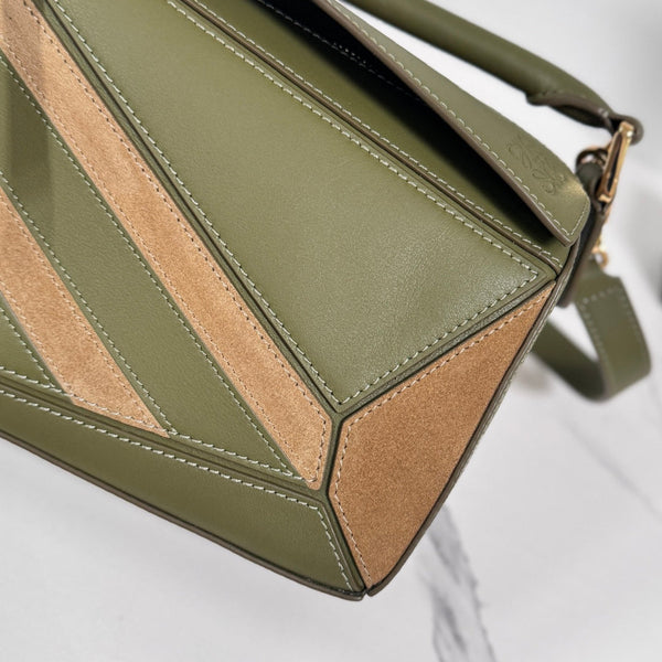 Loewe Petit sac Puzzle 24 en cuir de vachette et daim vert classique 274495