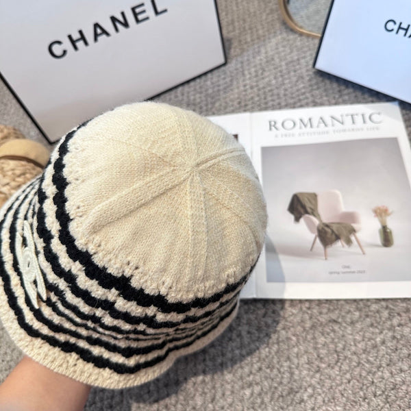 Chanel Simple Nouveau Tricot Laine Blanc Noir de Pêcheur 960051