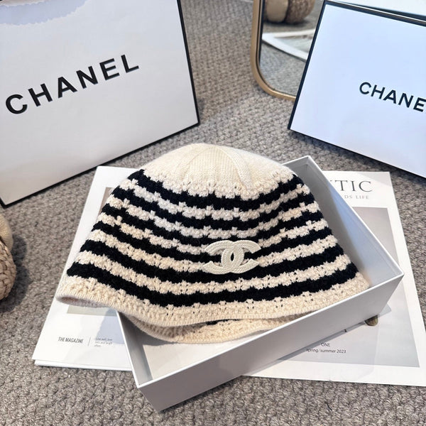 Chanel Simple Nouveau Tricot Laine Blanc Noir de Pêcheur 960051