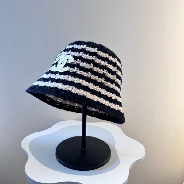 Chanel Simple New Fisherman's Black White in Wool Knitting 960053