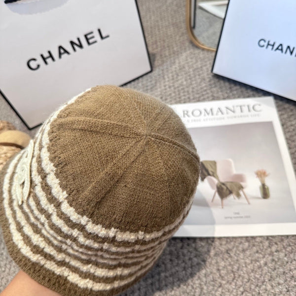 Chanel Simple New Fisherman's Brown White in Wool Knitting 960052