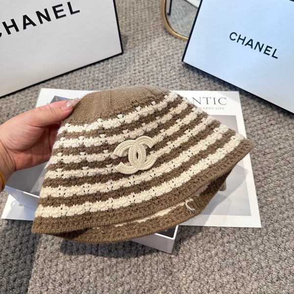 Chanel Simple New Fisherman's Brown White in Wool Knitting 960052