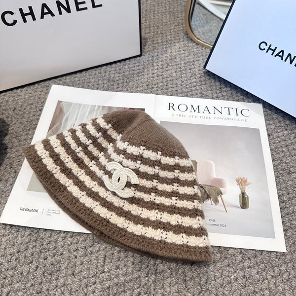 Chanel Simple New Fisherman's Brown White in Wool Knitting 960052
