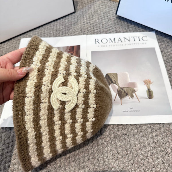 Chanel Simple New Fisherman's Brown White in Wool Knitting 960052