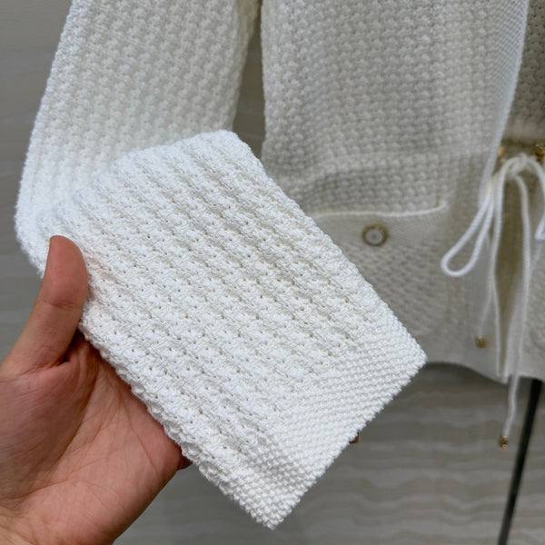 Chanel Gilet en laine blanc 26c avec boucle strass 333715