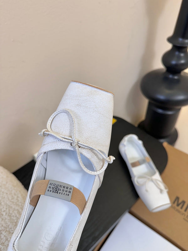 Maison Margiela Split-Toe Retro Mary Jane White Flat in Cowhide 580454