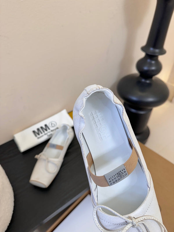 Maison Margiela Split-Toe Retro Mary Jane White Flat in Cowhide 580454